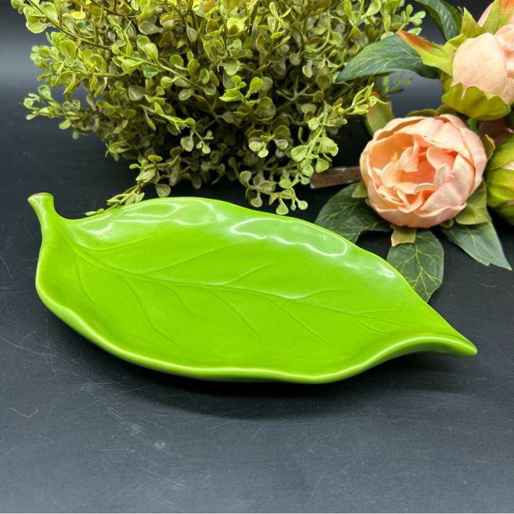 Williams Sonoma Green Leaf Barbara Egen Dish 2012